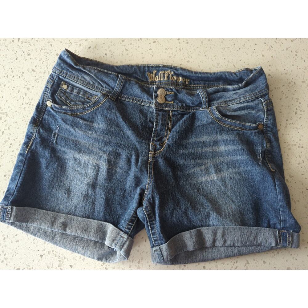 Wallflower Jean Shorts Size 17